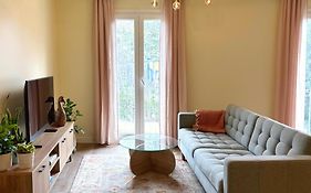 Parkside Retreats At 1880 House